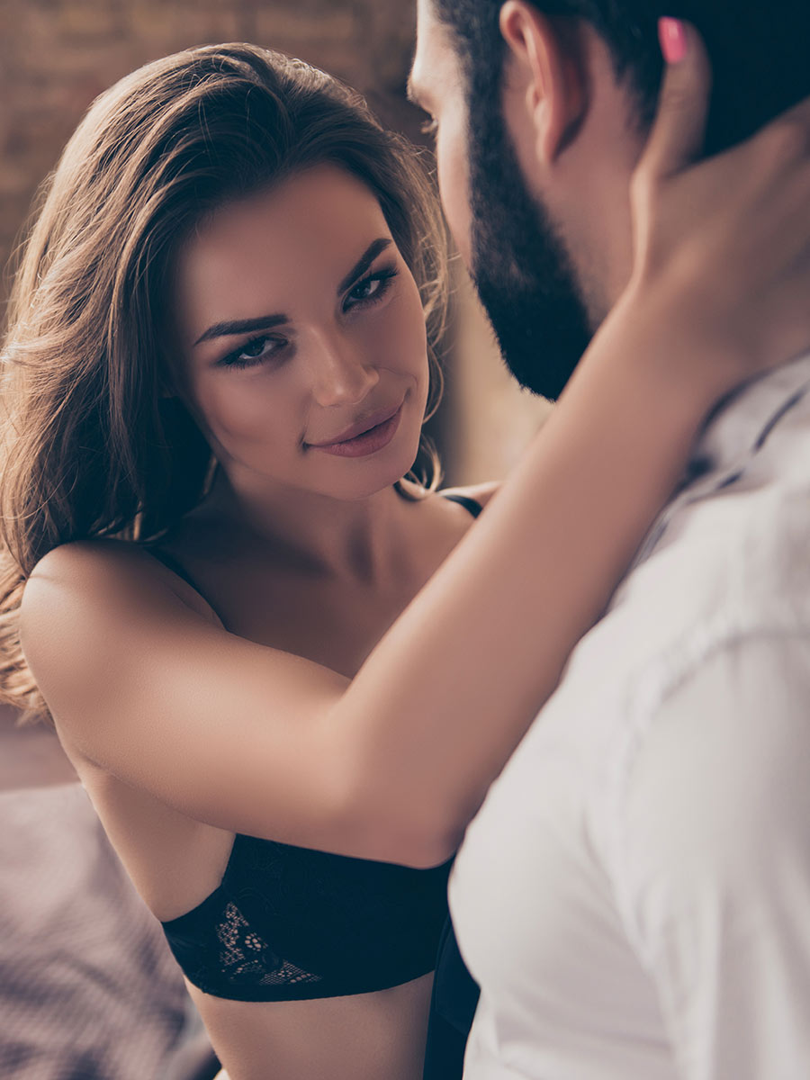 Hot single woman fancies an impromptu love game at home